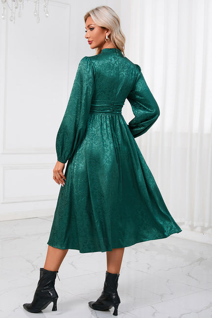 Robe Longue Verte Satinée À Col Montant