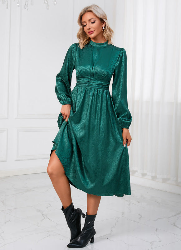 Robe Longue Verte Satinée À Col Montant - gallery 3