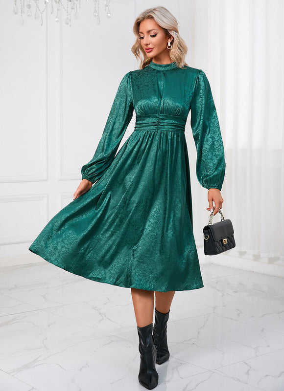 Robe Longue Verte Satinée À Col Montant - gallery 6